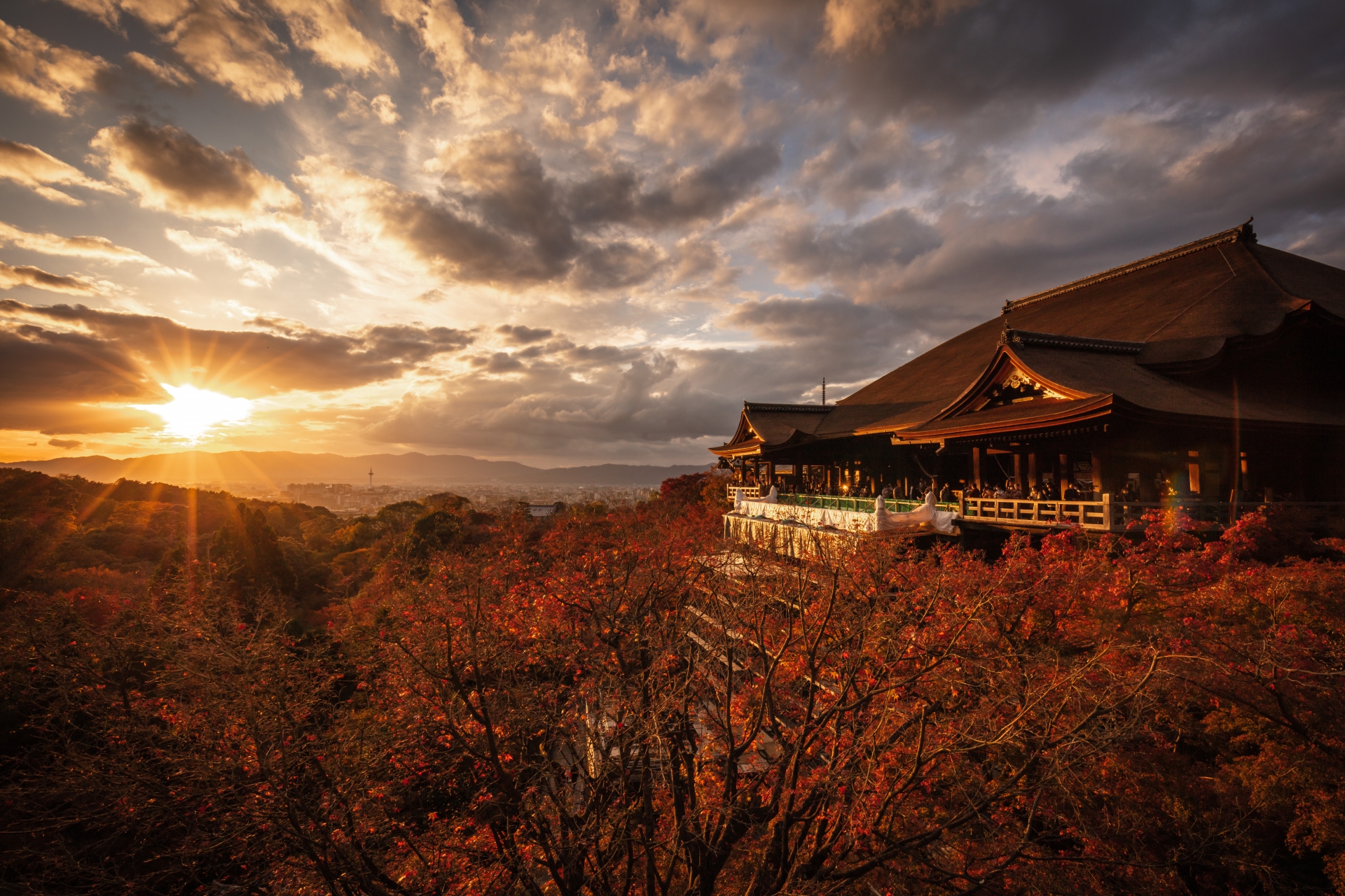 Kiyomizu-dera at dusk